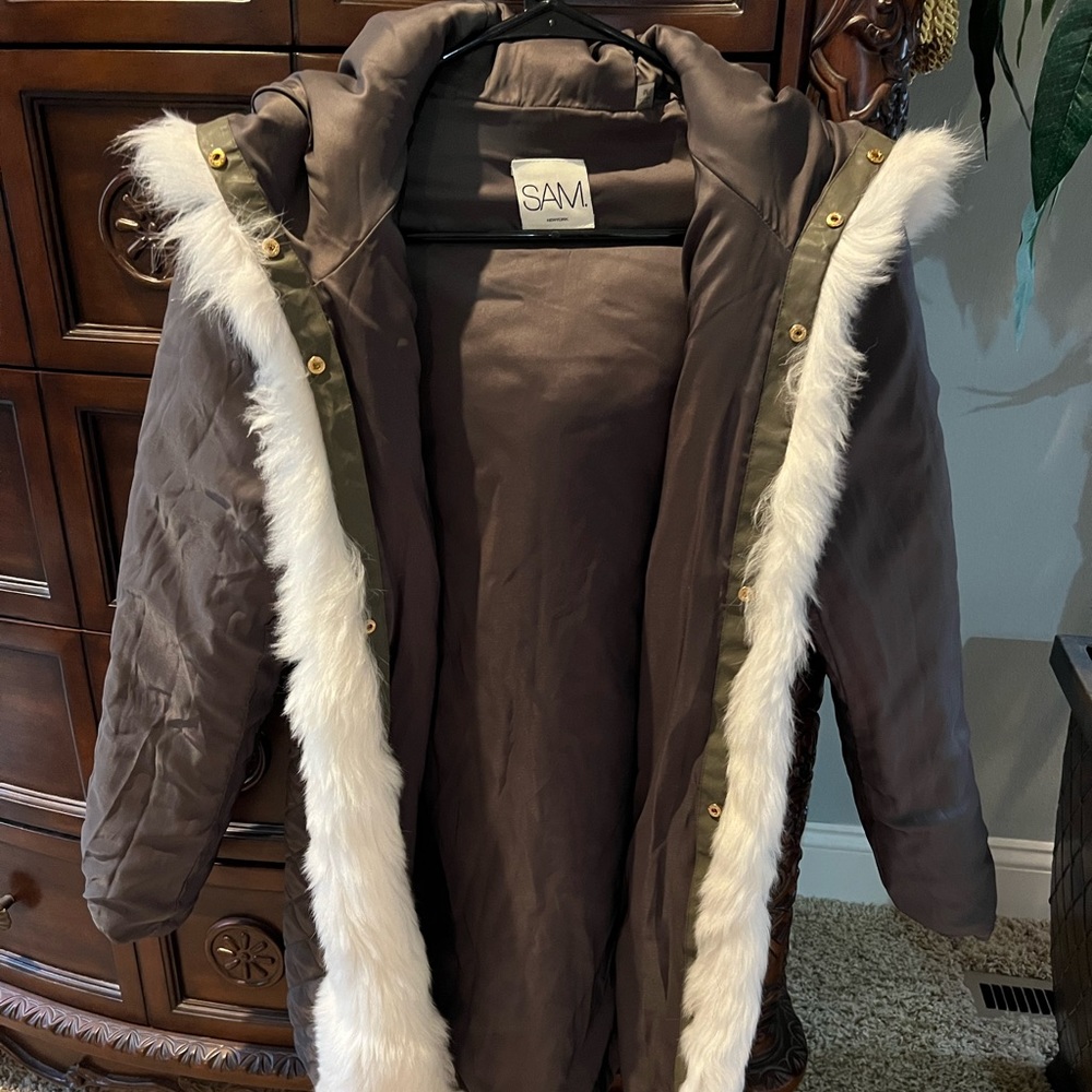 Too small for me but brand new!